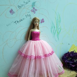 Đầm handmade dành cho búp bê Barbie.