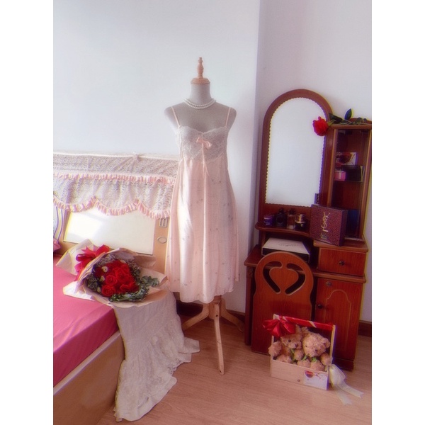 Choàng tiểu thư tặng kèm váy nhà Queen siêu phẩm