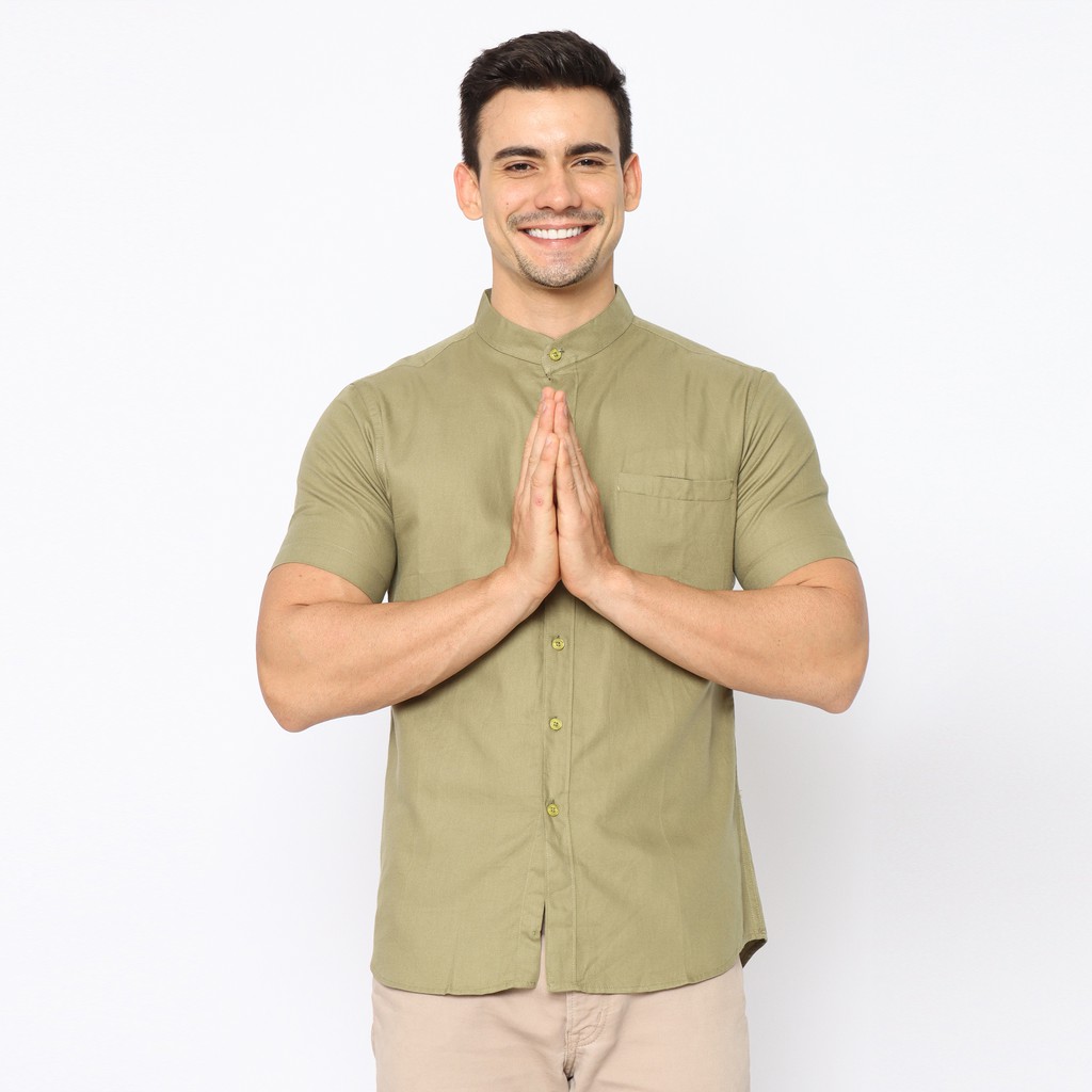 Áo Thun Uniqlo Ngắn Tay Ôm Dáng Màu Xanh Lá Cây Ô Liu Cơ Bản