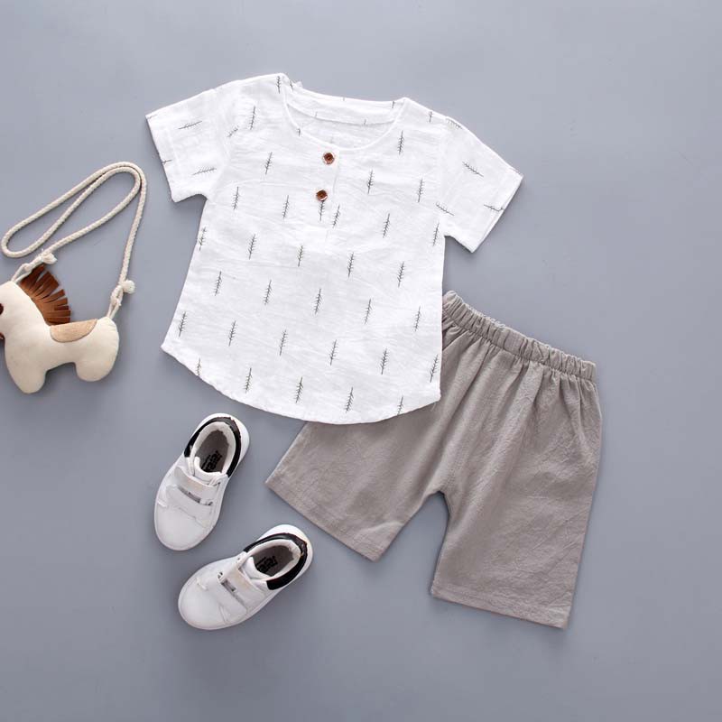 Bộ áo thun cộc tay in hình chiếc lá + Quần short cho bé