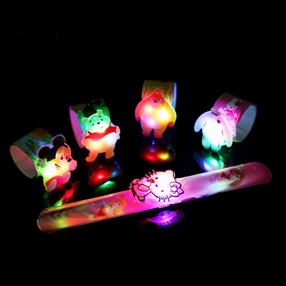 Vòng Tay Đèn Led Gắn Hình Nhân Vật Hoạt Hình Dễ Thương