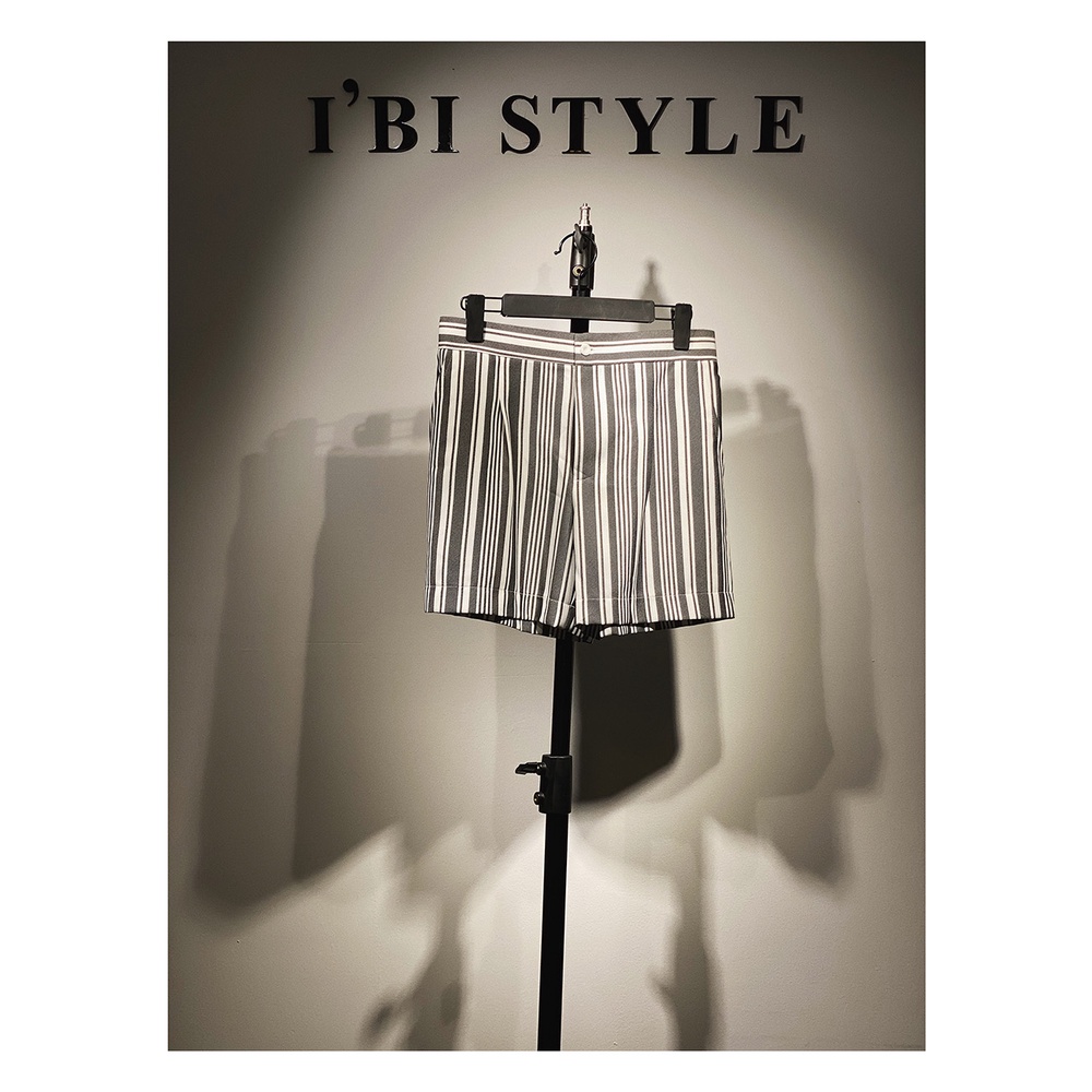 Quần Short Sọc Form Trên Gối