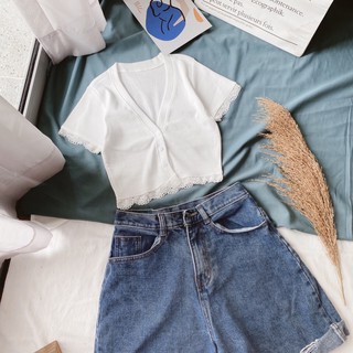 Áo croptop viền ren