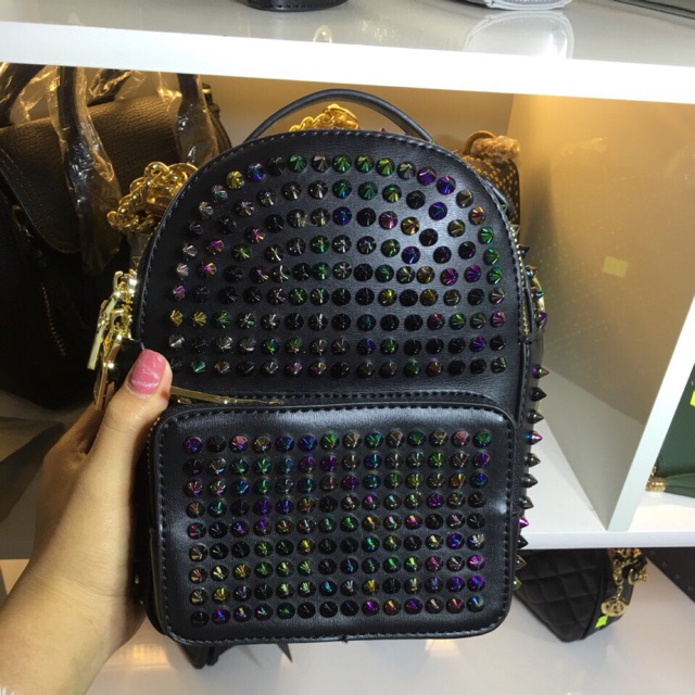 Ba lô đinh bảy màu