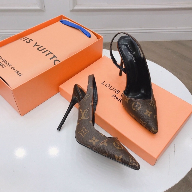 Sandal khoét eo dáng gót đũa 11f về lại sll rồi đây ạ ✔Sz 35-39  ✔Full box, bill túi Giá 530