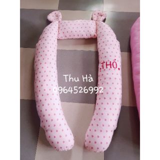 Gối chữ U tai gấu có thêu tên