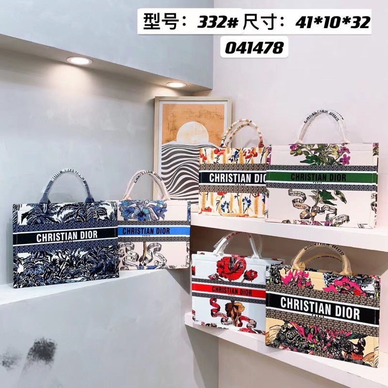 Túi xách CHRISTIAN D.I.O.R hoạ tiết thiên nhiên