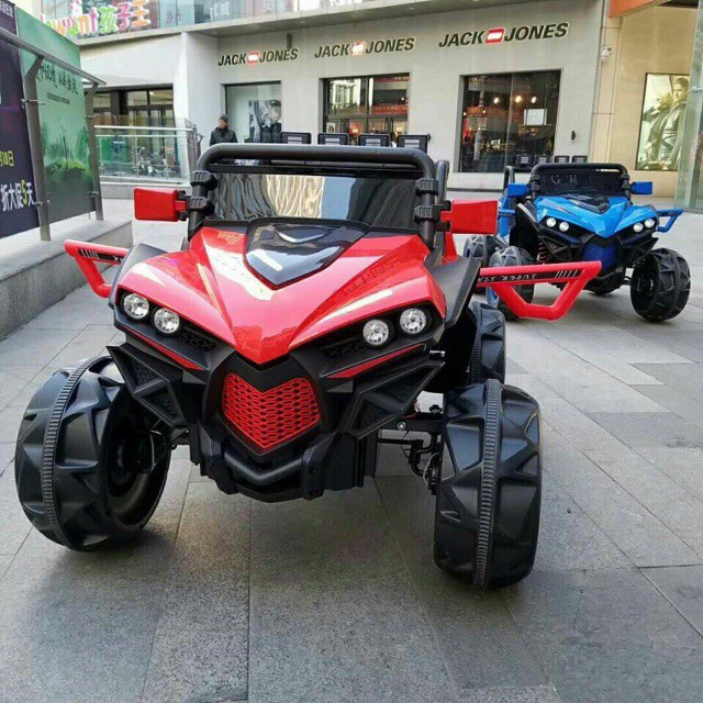 Siêu xe Ô tô điện trẻ em siêu địa hình XJL 588 đồ chơi vận động cho bé 2 ghế 4 động cơ