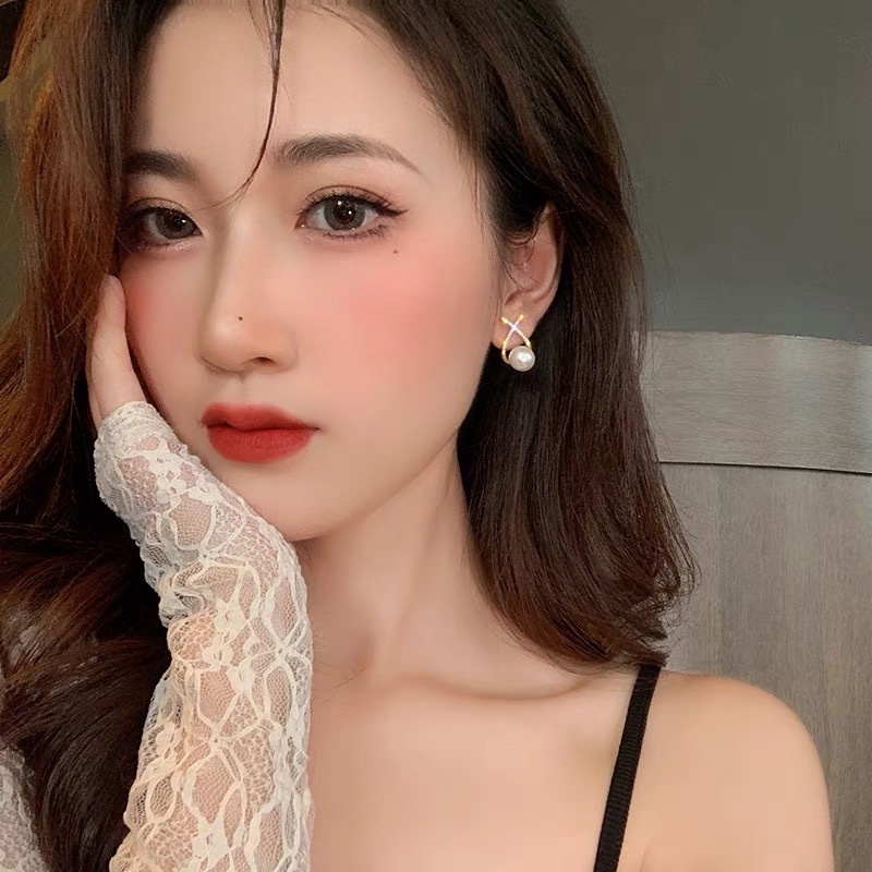 Bông Tai Hàn Quốc Thanh Lịch Đính Đá Phong Cách Sang Chảnh Mainia Shop