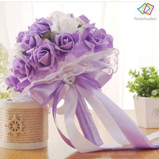 Bó hoa cô dâu bằng vải ren dùng để trang trí tiệc cưới