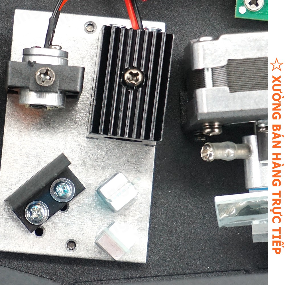 ĐÈN LASER 4 CỬA 4 MÀU DS-550RGBP ĐÈN SÂN KHẤU