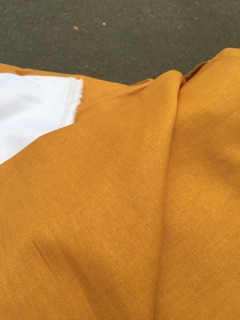 Vải linen bột màu vàng bò.