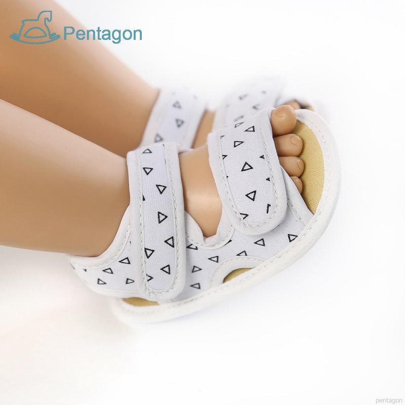 Giày sandal đế mềm chống trượt xinh xắn dùng cho bé tập đi