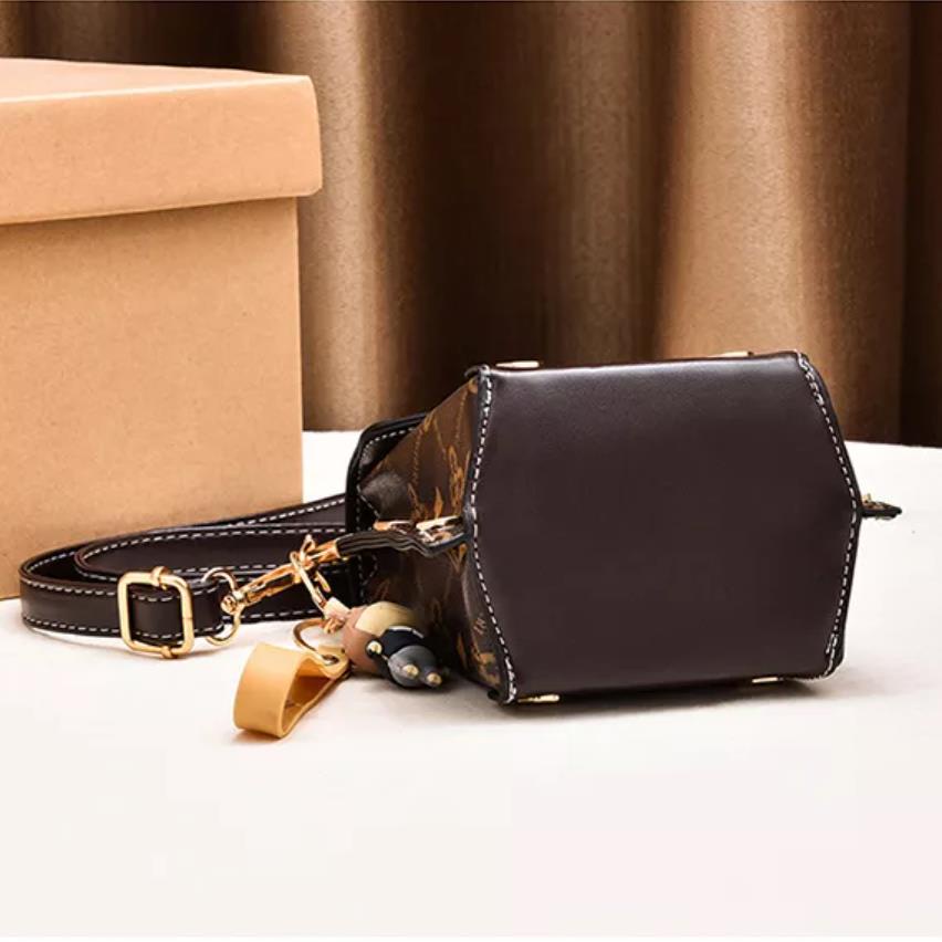 Túi Đeo Chéo Đựng Điện Thoại Thiết Kế Hình Vuông Phong Cách Retro Cá Tính 2022 Dành Cho Nữ