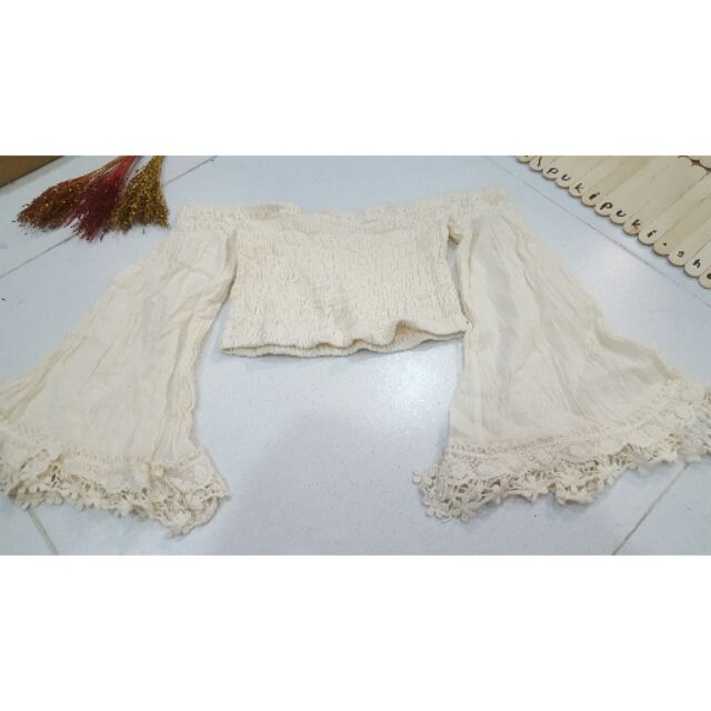 Áo croptop ôm tay xòe vải thô kem phong cách Boho