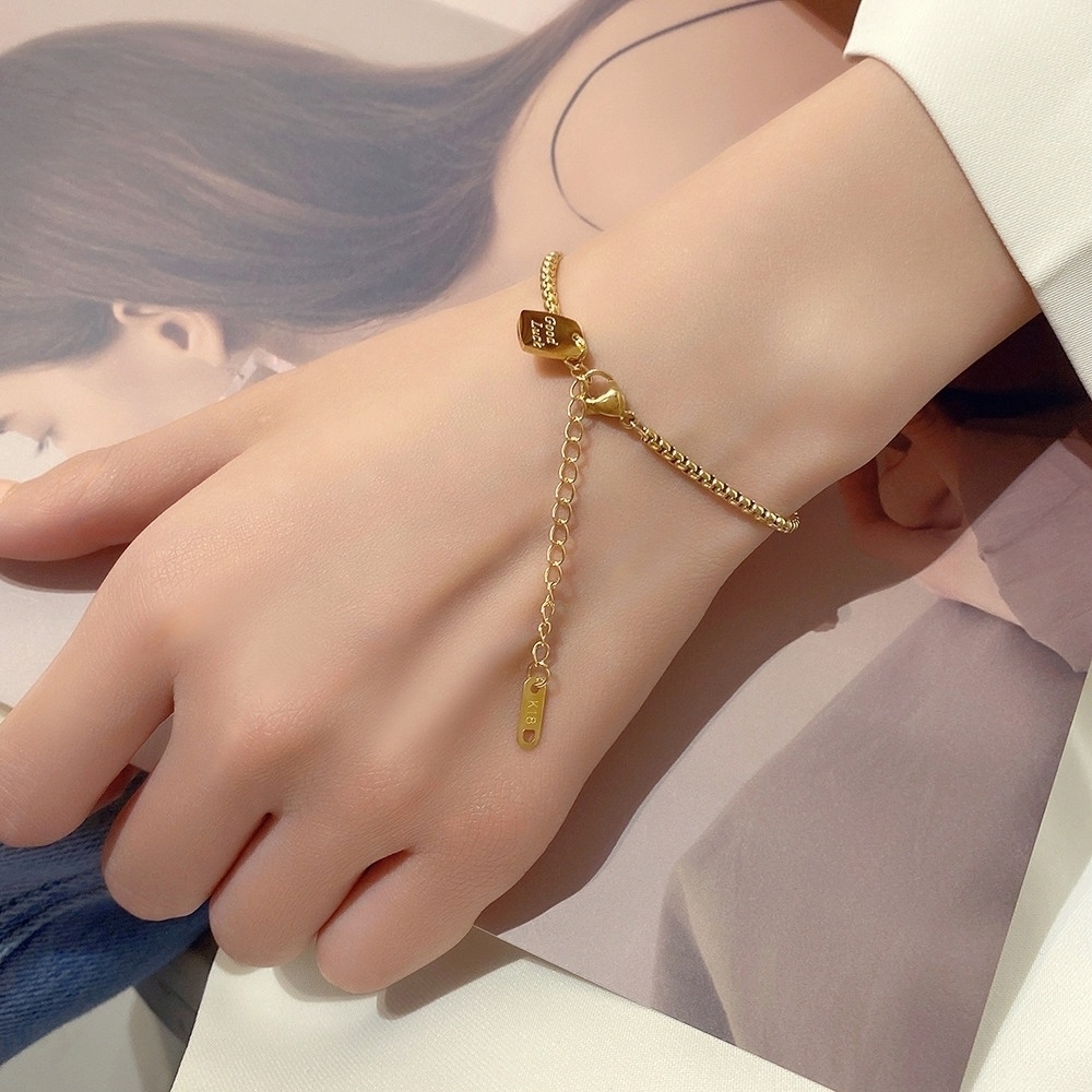 Lắc tay titan nữ mặt chữ Good Luck dây mắt xích không đen gỉ