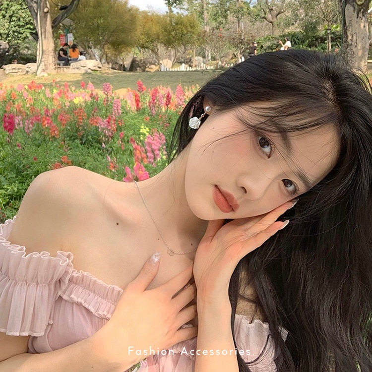 Đôi khuyên tai AY mặt hình hoa trà đính ngọc trai thời trang cho nữ