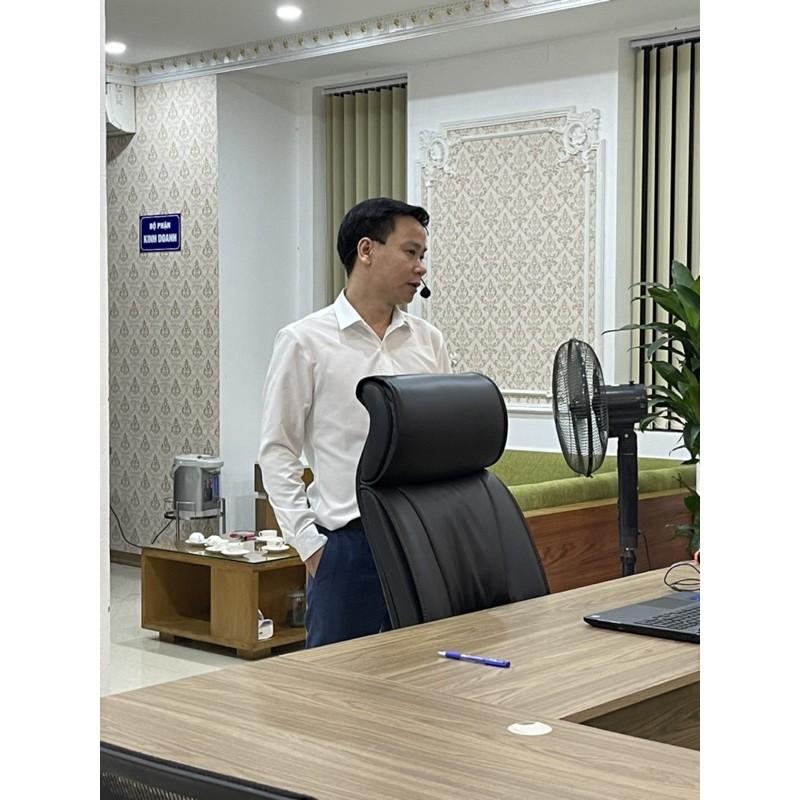 Loa kéo di động BHZ1800 kèm 2 micro cầm tay và 1 mic đeo tai không dây