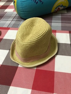 Mũ h&m màu be