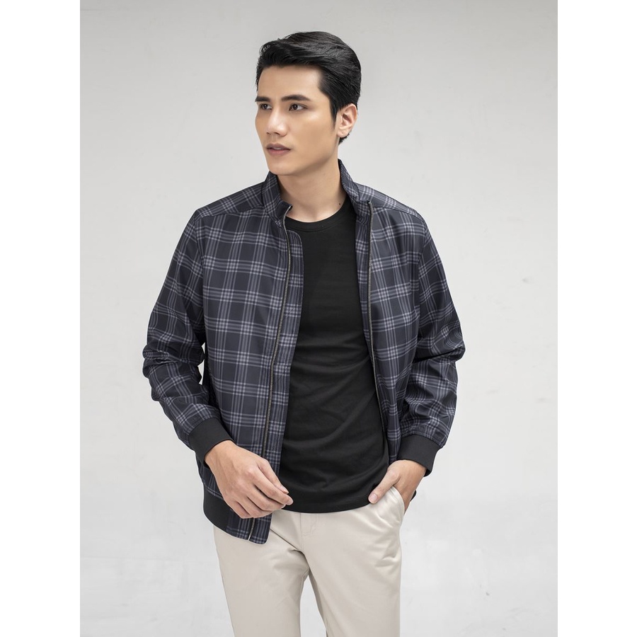 Áo khoác nam Aristino kẻ caro cổ trụ túi có khóa kéo  AJK015W9