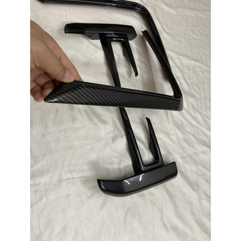 Ốp viền đèn gầm trước, sau CACBON xe Toyota Raize 2021- 2022, Vân Carbon cao cấp