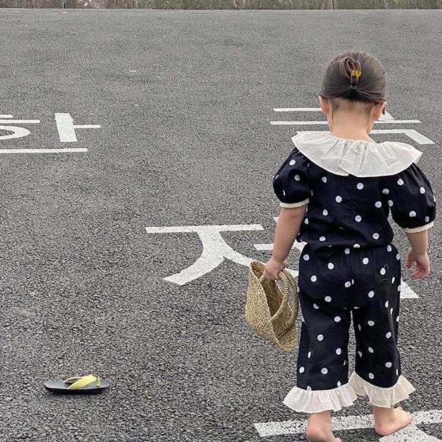 Bộ áo tay ngắn phối ren và quần dài hoạ tiết chấm bi thời trang mùa hè Hàn Quốc xinh xắn cho bé gái