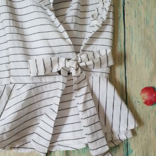 Áo kẻ peplum