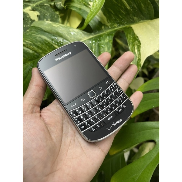 Điện thoại BlackBerry 9930 Nocam phiên bản không camera