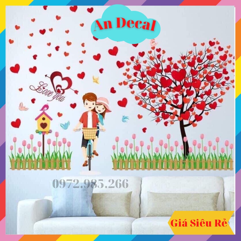 Decal dán tường cây trái tim có hàng rào và cặp đôi đi xe đạp lãng mạn