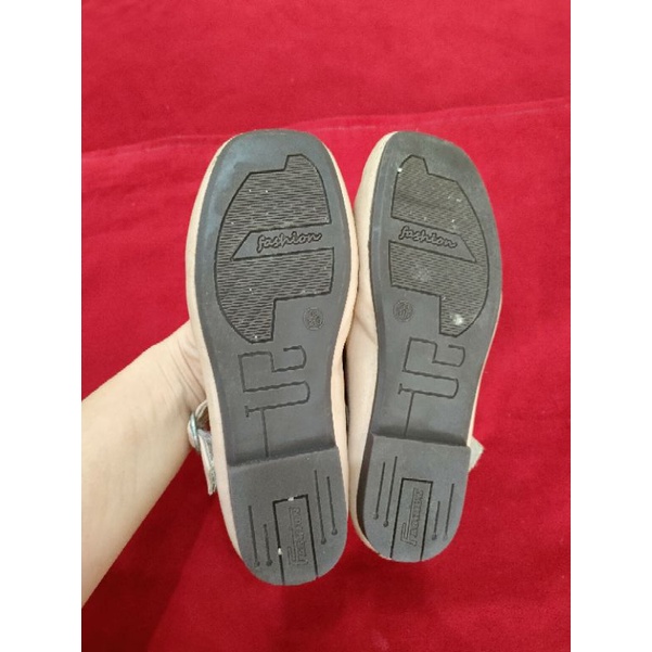 Giày bé gái thanh lý