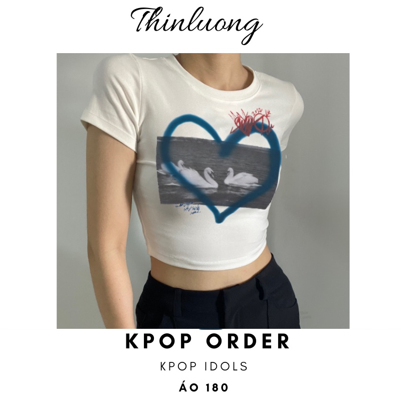 Áo trắng croptop in hình giống IU
