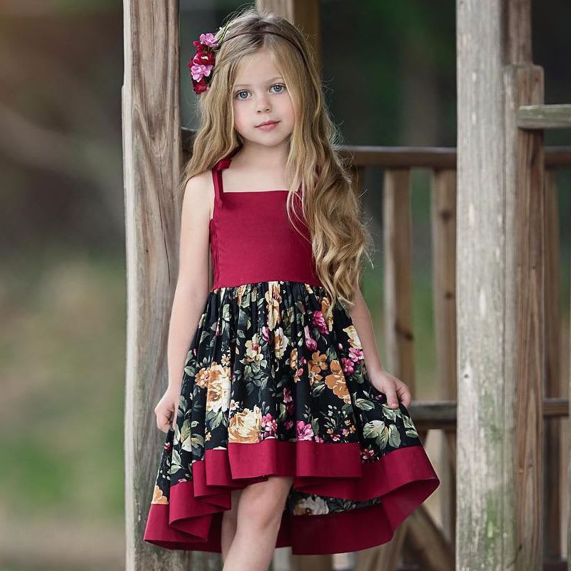 Đầm yếm phối họa tiết bông hoa dễ thương cho bé gái