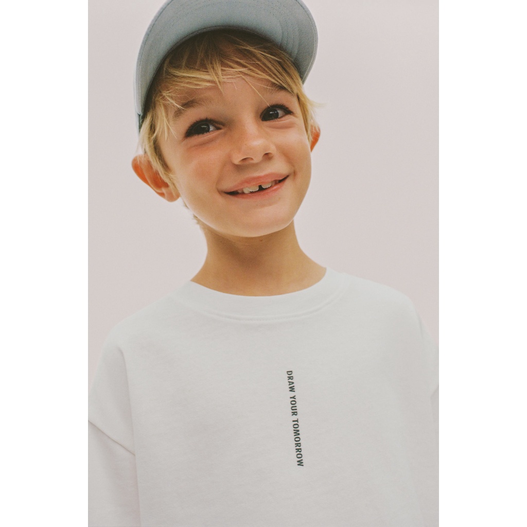 Áo trắng hoạ tiết chữ dọc Zara sale (7y 9y 8y)