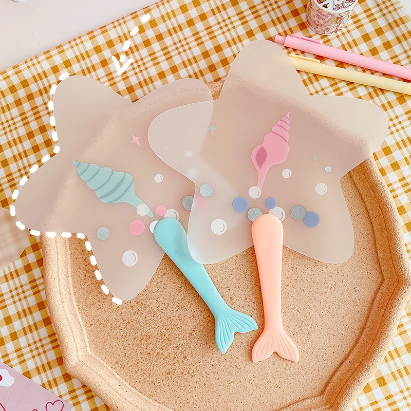 Quạt Nhựa Cầm Tay Hình Sao Xinh Xắn