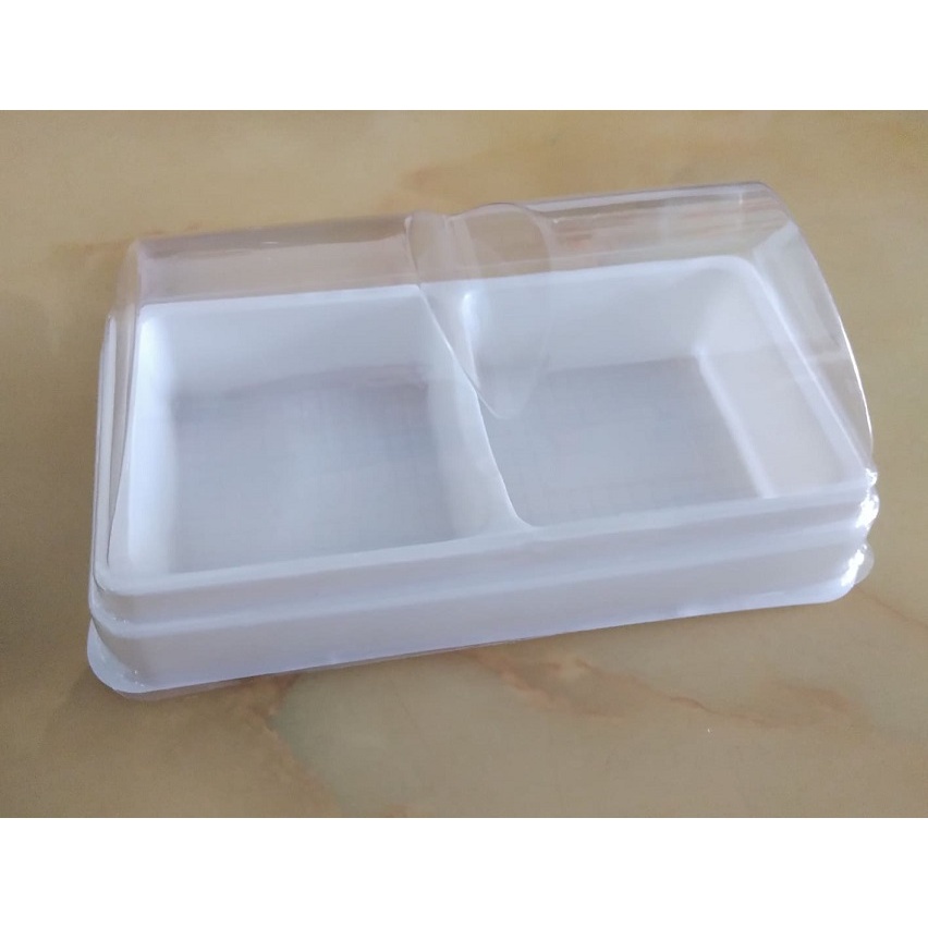 100 Hộp Nhựa Đựng Bánh 2 Ngăn Đế Trắng , kích thước mỗi ngăn 5.5 cm x cao 5.5 cm