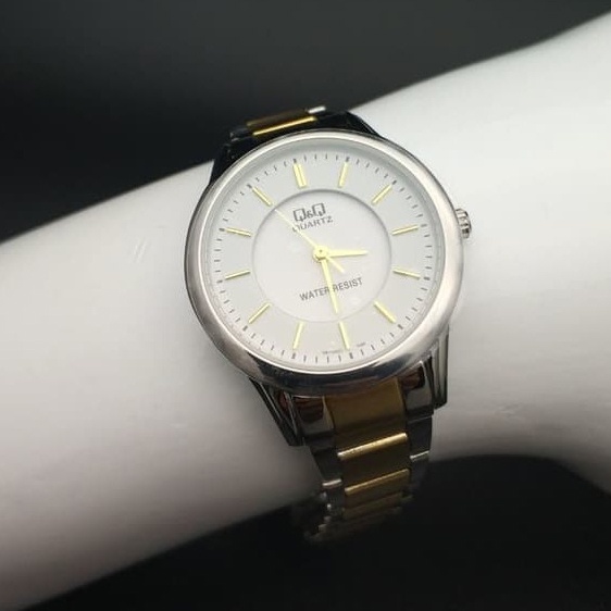Đồng hồ nữ QQ-Q949J401Y - Size mặt 30 mm - Q&amp;Q Japan