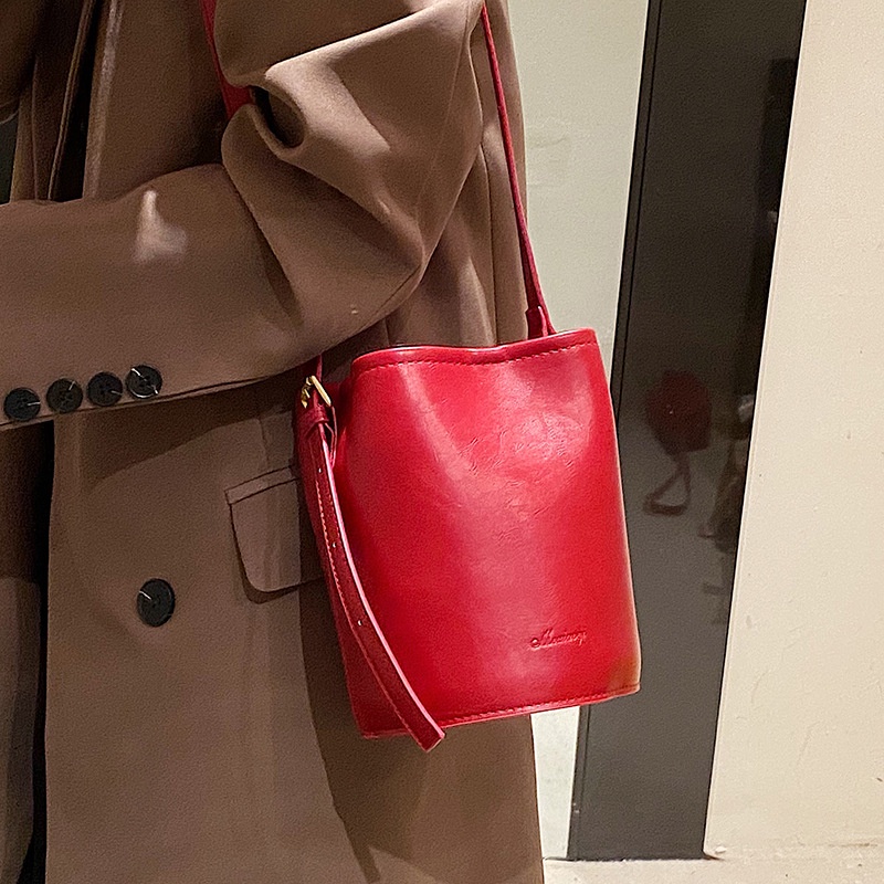 Túi đeo chéo IELGY dạng xô đơn giản phong cách retro cho nữ