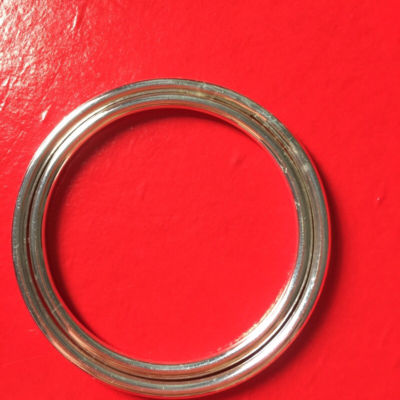 Vòng tay bạc loại đặc