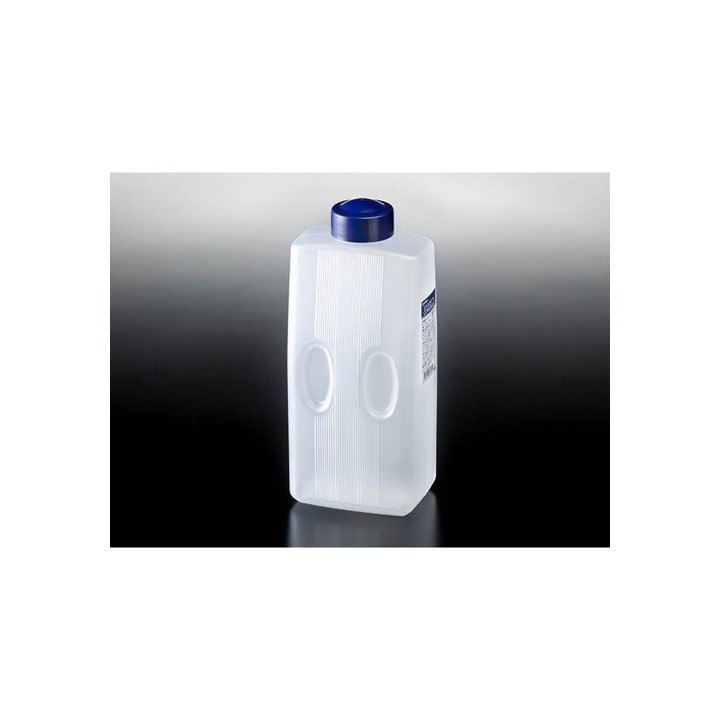 Bình nước nhựa 2 lít, bình nhựa đựng nước của Nhật, nhựa trong suốt. Đựng nước nóng hay lạnh. 11,9x8,6cm cao 26,8cm K705