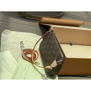 Túi xách pochette hoa nâu