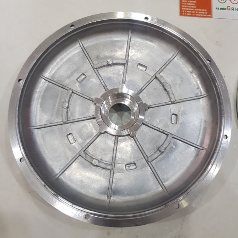 NẮP ĐỘNG CỚ  8 LỔ XE ĐẠP ĐIỆN HUY XE ĐẠP ĐIỆN