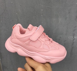 Sneaker siêu hot
