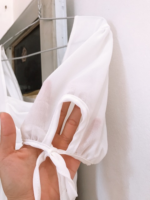 Váy trắng ôm eo sang chảnh