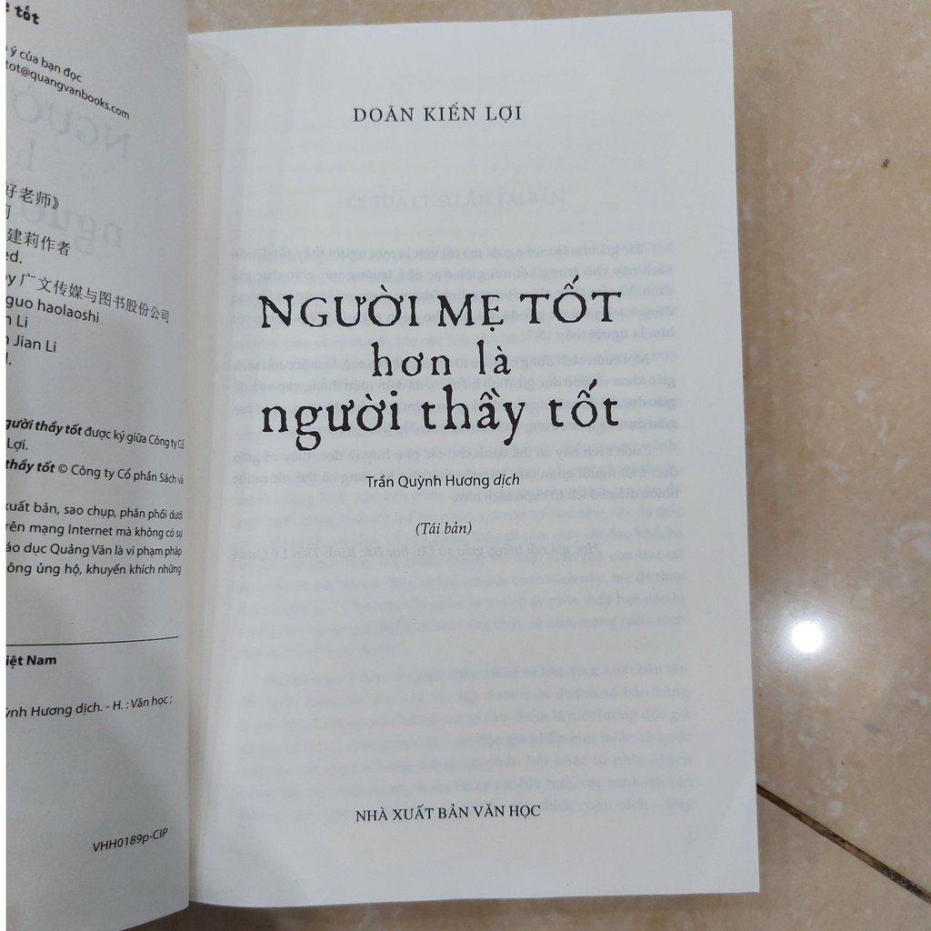 Sách - Người mẹ tốt hơn là người thầy tốt