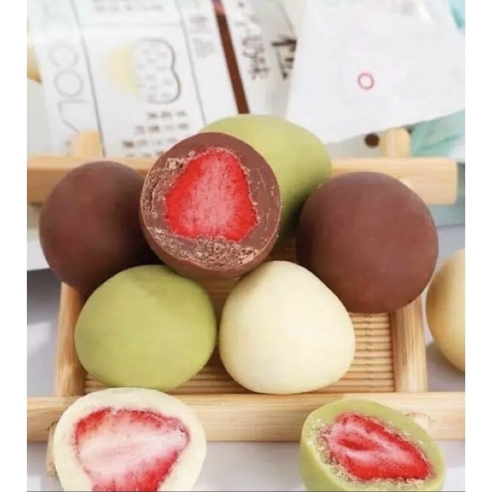 KẸO SOCOLA BỌC DÂU TÂY SẤY LẠNH