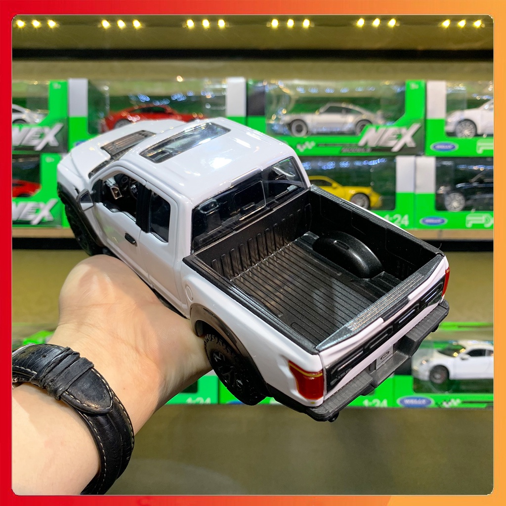 Mô hình xe Ford F-150 Raptor tỉ lệ 1:24 của hãng Maisto