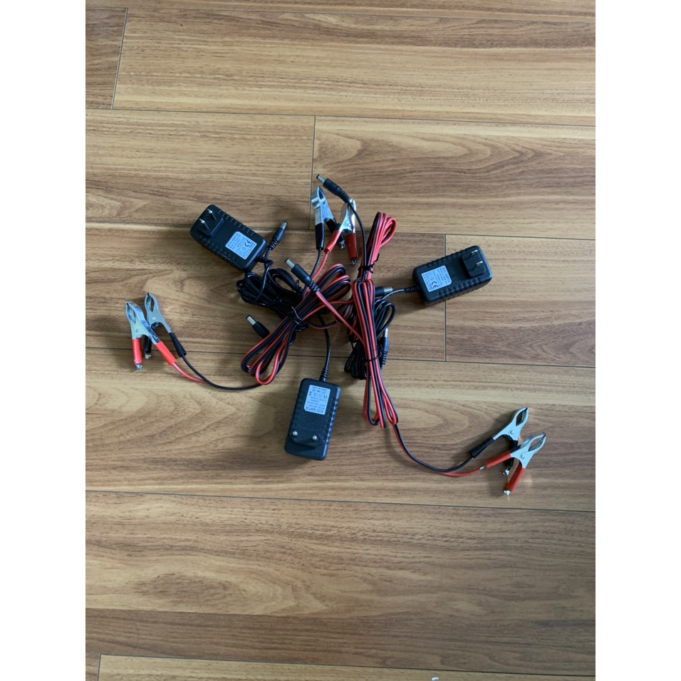 Bộ adapter 12v + dây kẹp bình acquy dùng cho quạt bình acquy