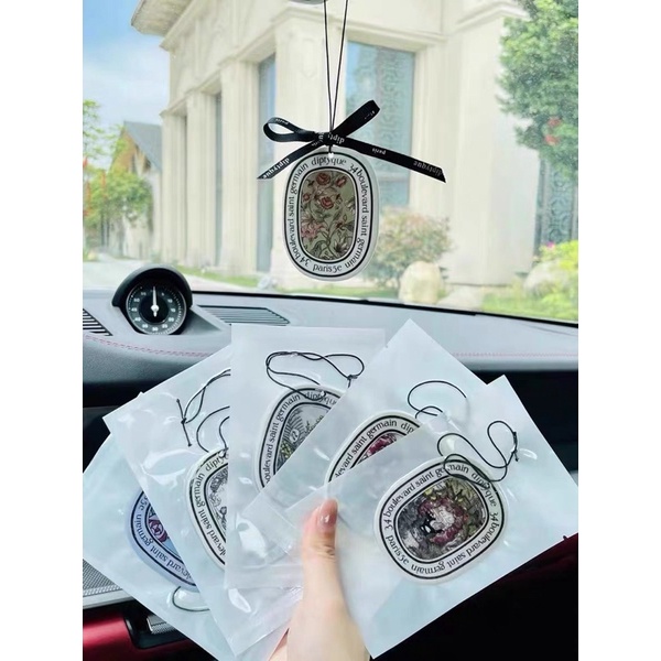 Lá thơm treo xe khử mùi xe hơi