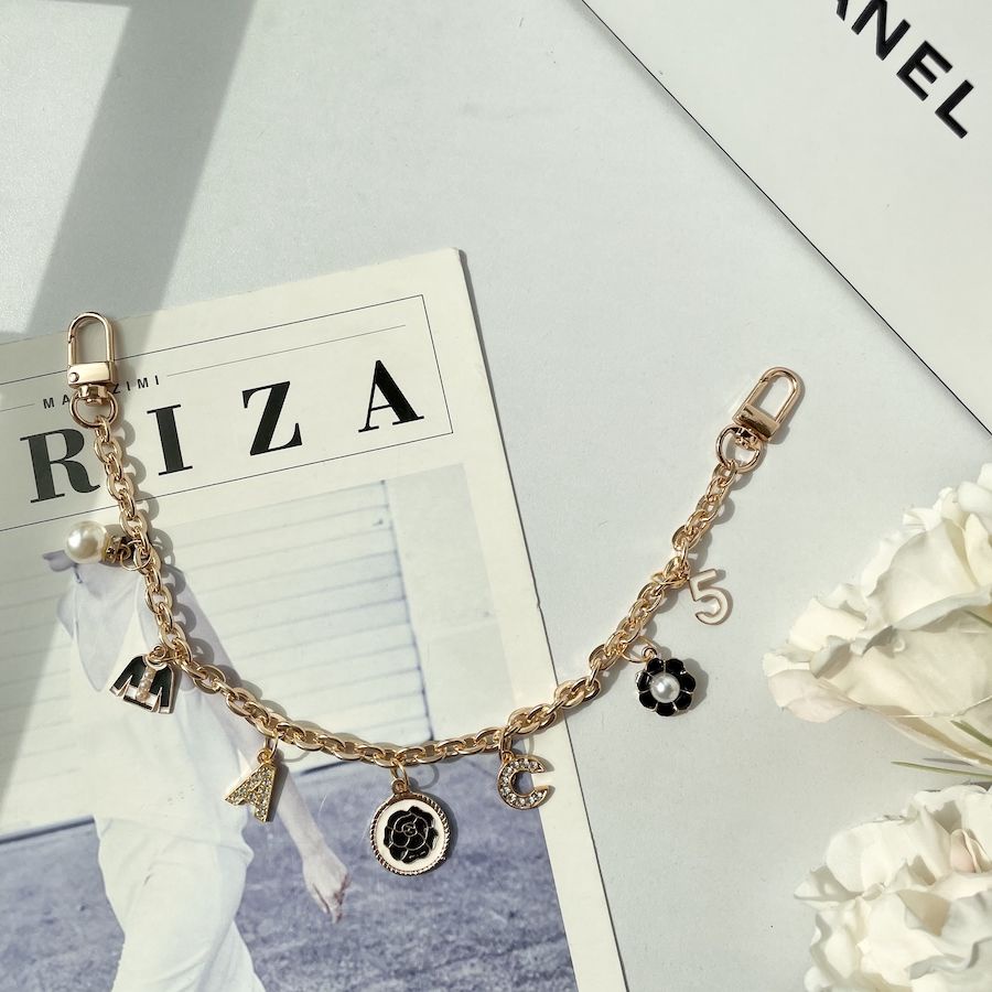 Chuỗi dây xích kim loại có chữ dùng để gắn trang trí túi xách/dây đeo