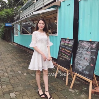 Váy ren trắng tay xoè